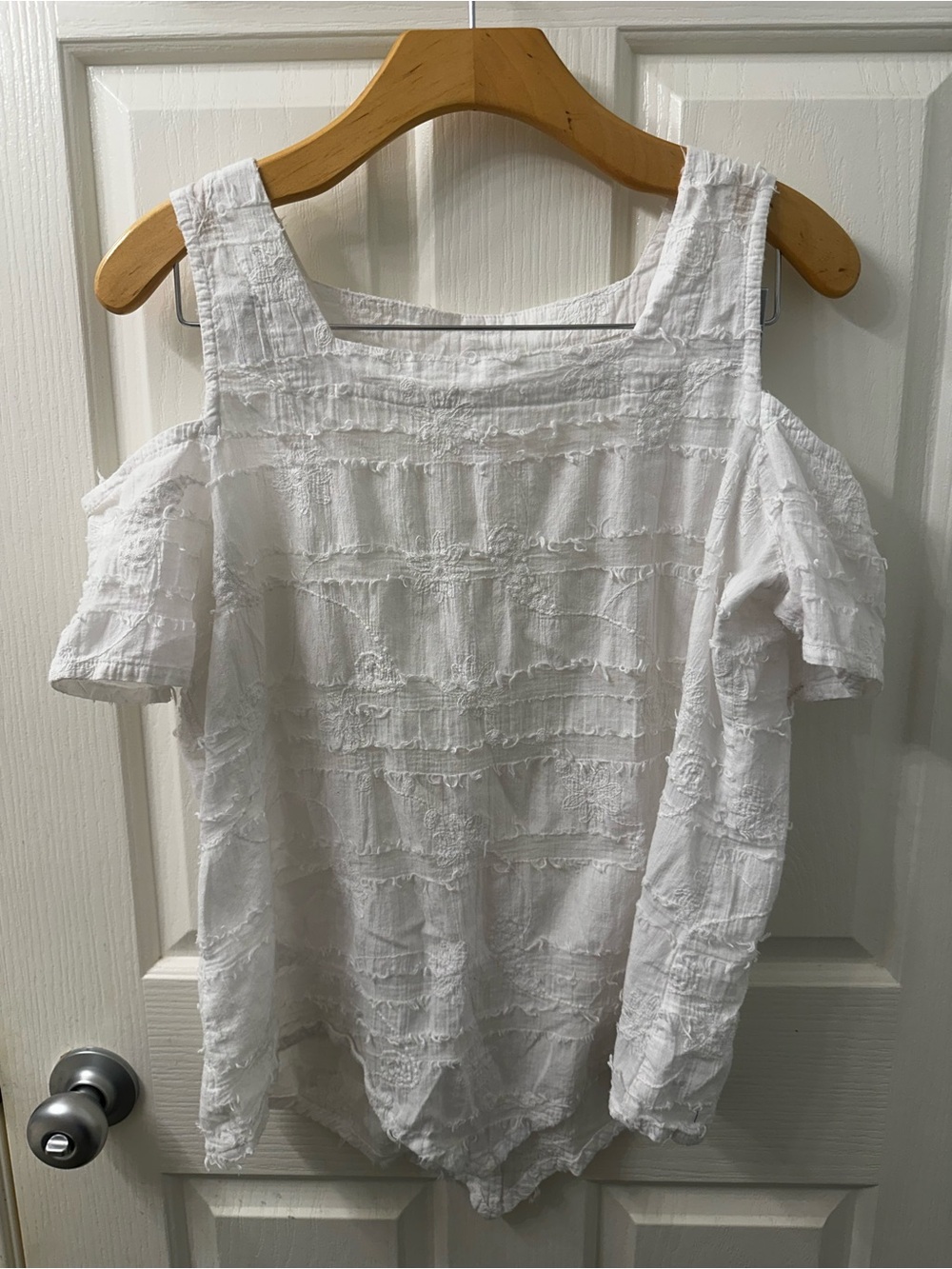 Lulu-B White Cold-Shoulder Textured Square-Neck Blouse